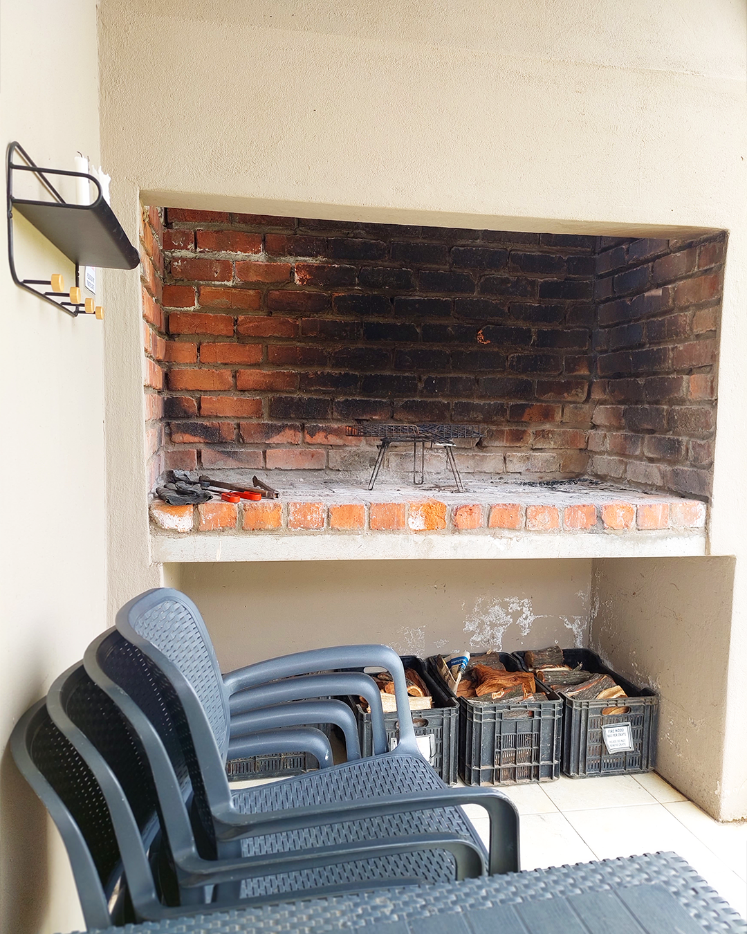 Farm cottage covered braai area with brick fireplace